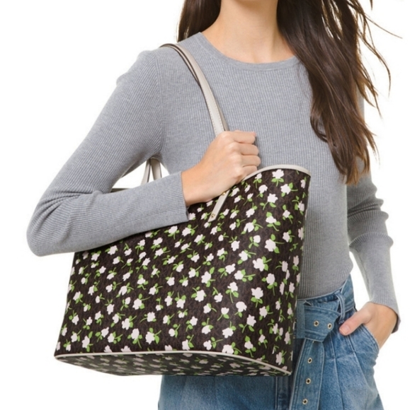 Michael Kors Carter LG Tote SET - Picture 6 of 9